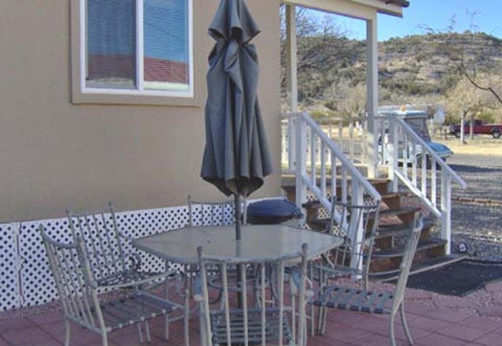 Verde Valley Studio Park Model Cabin 15 コットンウッド エクステリア 写真